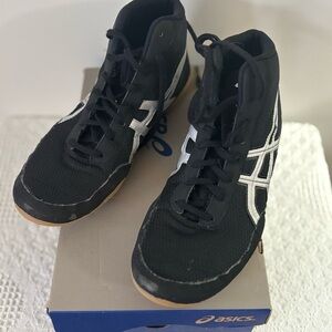 ASICS Black and White Wrestling Shoes